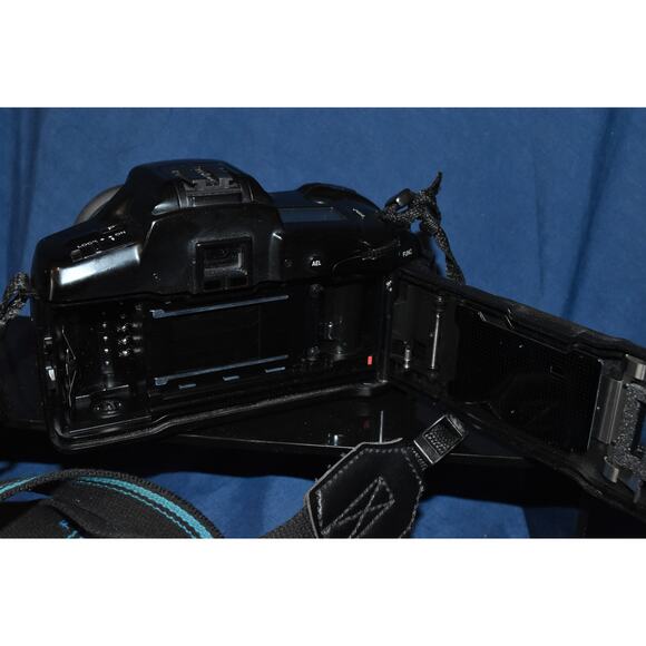 Minolta Maxxum 7xi POWERS ON with 28-105mm lens - Picture 6 of 9